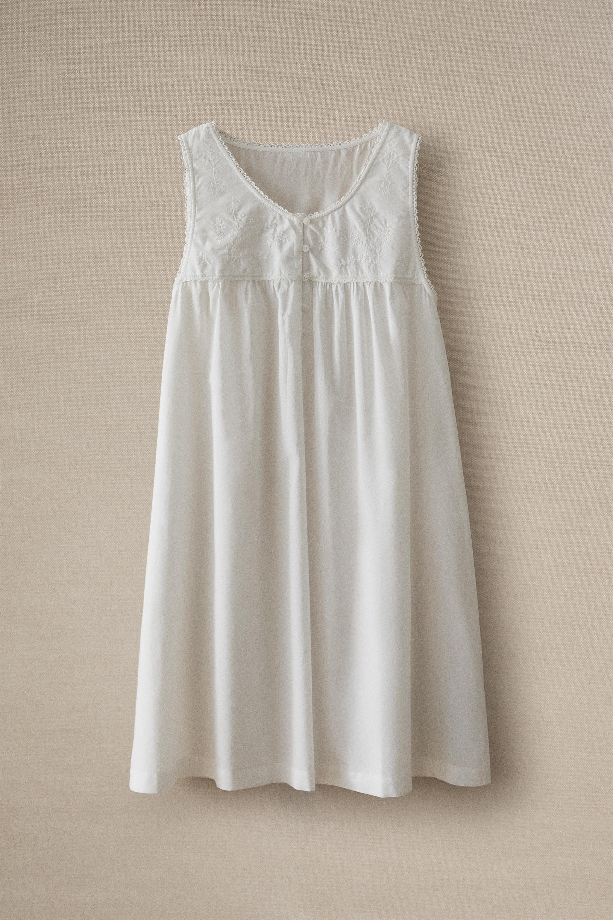 EMBROIDERED COTTON NIGHTGOWN